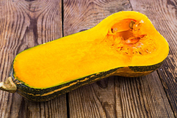 Sliced pumpkin on wooden table - Foto, imagen