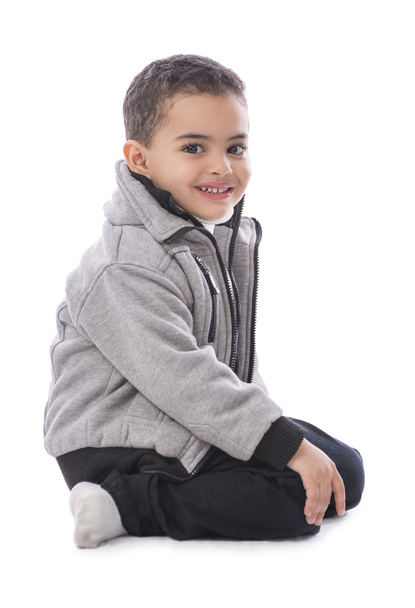 Guapo sonriente chico sentado
 - Foto, Imagen