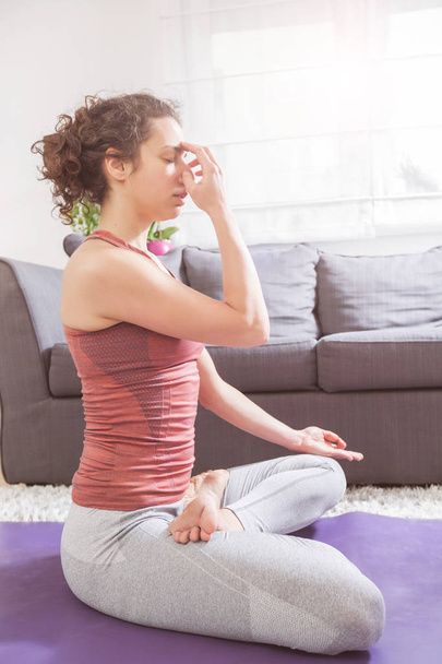 yoga ademhaling oefening - Foto, afbeelding