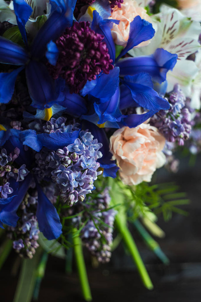 Belles fleurs printanières dans un bouquet
 - Photo, image