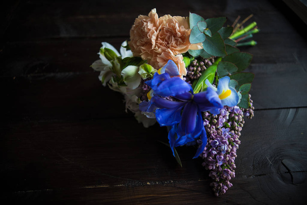 Belles fleurs printanières dans un bouquet
 - Photo, image
