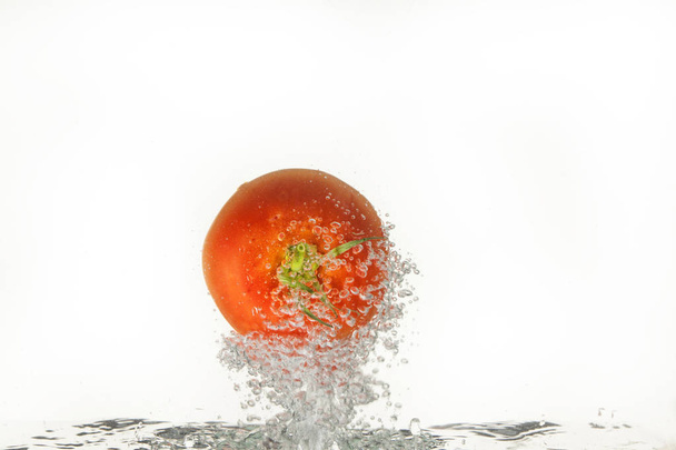 Tomato In The Water - Foto, Imagen