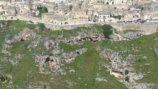 Italia, Matera, piedras de Matera, sitio UNESCO, panorama de la ciudad. Movimiento rápido
 - Metraje, vídeo