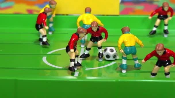 Stolní fotbal, dětská stolní hra, pomalý pohyb - Záběry, video