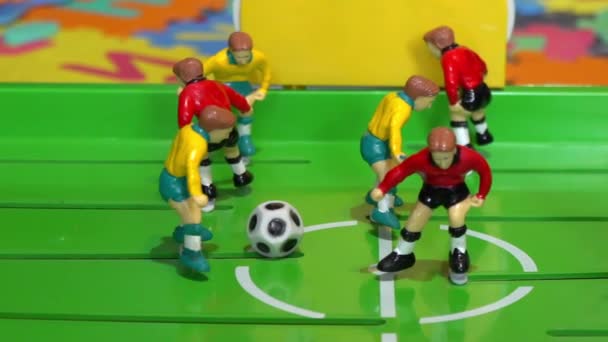 Stolní fotbal, dětská stolní hra, pomalý pohyb - Záběry, video