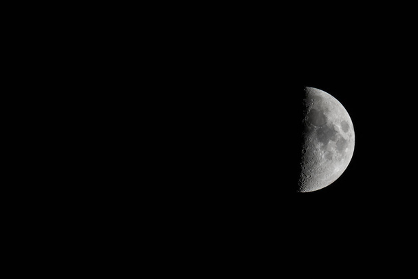 Αποτρίχωση φεγγάρι δεξιά τοπίο με αντίγραφο χώρου - Φωτογραφία, εικόνα