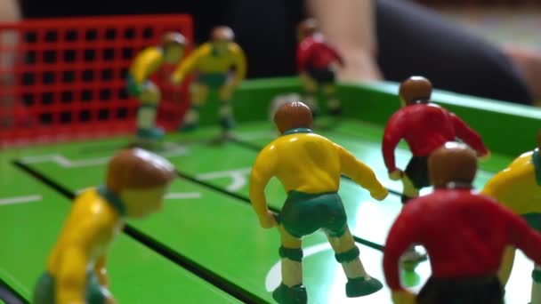 Tafel voetbal, childrens bordspel, slow-motion - Video