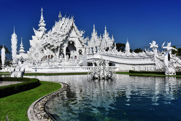 WAT Rong Khun veya Beyaz Tapınak, Chiang Rai, Tayland Budist tapınağı - Fotoğraf, Görsel