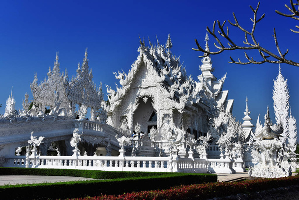 Wat Rong Khun or the White Temple in Chiang Rai, Thailand - Foto, afbeelding