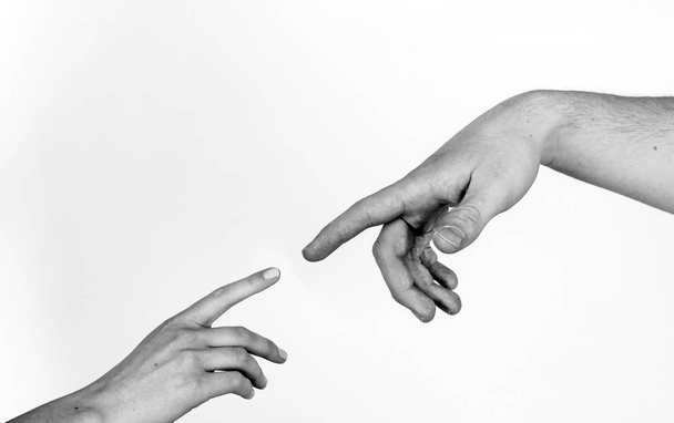 Neredeyse dokunmadan - izole iki kişinin parmak - Fotoğraf, Görsel