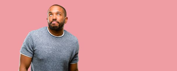 Komik surat dalga yapma sakallı Afrikalı-Amerikalı adam - Fotoğraf, Görsel