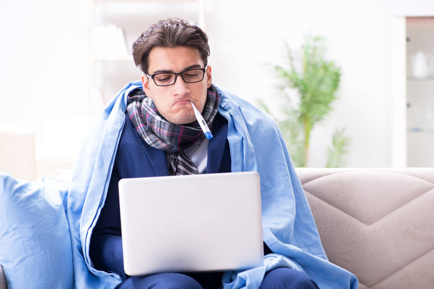 Sick businessman working from home due to flu sickness - Zdjęcie, obraz