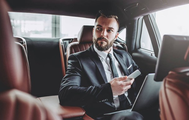 Businessman in car - Foto, Imagem