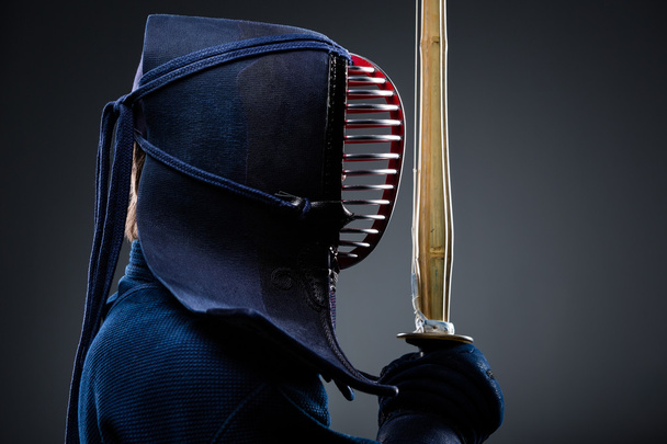 Profile of kendo fighter with shinai - 写真・画像