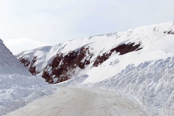snowy road in the mountains - 写真・画像
