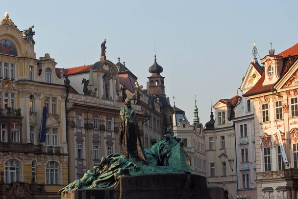 Area with beautiful houses and a monument. Prague, Czech Republi - Fotó, kép