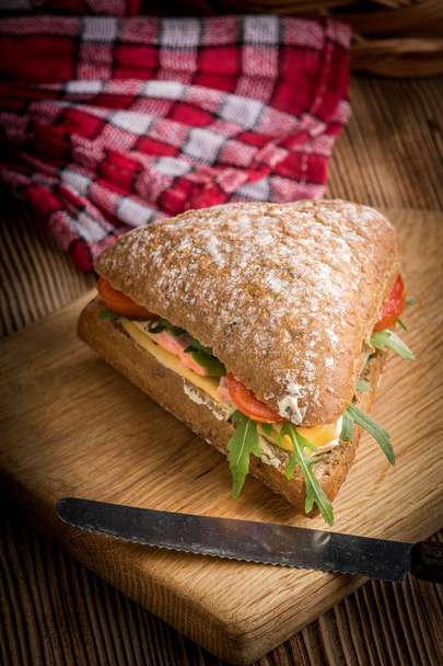 Triangular sandwich with cheese, ham and tomato. - Foto, immagini