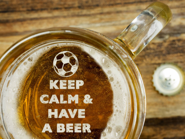 Mantenga la calma tomar una cerveza
 - Foto, imagen