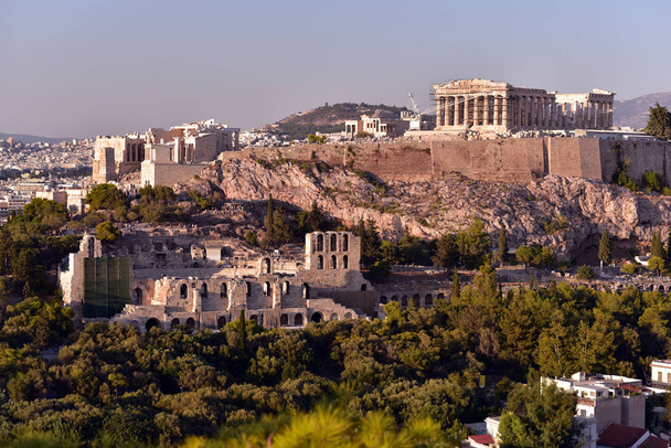 Atenas, Vista panorámica de la Acrópolis y la colina de Lycabettos desde la colina de Philapoppos. Ática, Grecia
 - Foto, Imagen