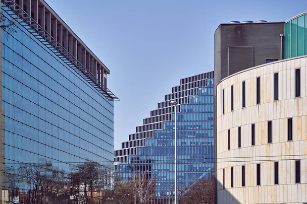 Фрагменти фасаду сучасних будівель у Познані - Фото, зображення