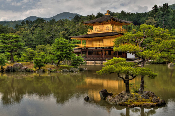Zlatý pavilon je populární turistickou destinací v Japonsku - Fotografie, Obrázek