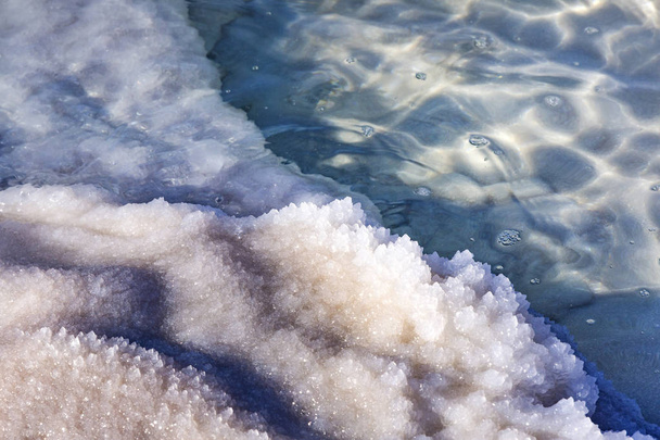Dead Sea salt deposits stones white crystals  - Foto, afbeelding
