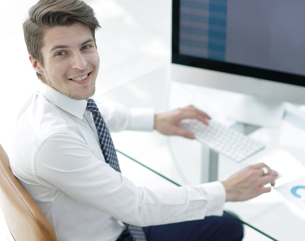 employee sitting in front of a computer screen - Photo, Image