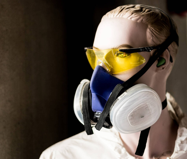 Occhiali di modellazione manichino di sicurezza e maschera respiratore
 - Foto, immagini