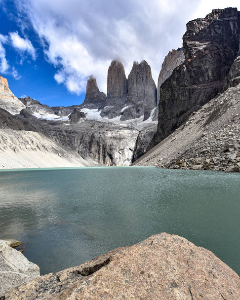 Tornien tukikohta (Las Torres), Torres del Painen kansallispuisto, Chilen Patagonia
 - Valokuva, kuva