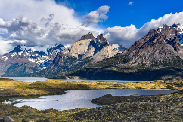 Panoramatický pohled Los Cuernos a Lago Nordenskjold, Torres del Paine National Park, Patagonie, Chile - Fotografie, Obrázek