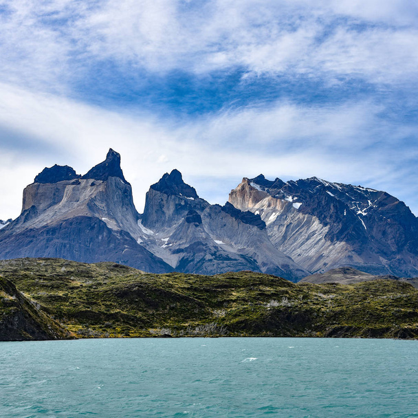 Lac Pehoe et Los Cuernos (Les Cornes), Parc national Torres del Paine, Chili
 - Photo, image