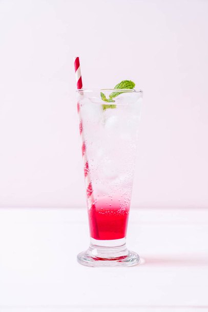 iced strawberry soda - Fotoğraf, Görsel