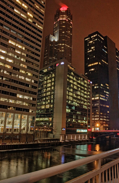 Центр міста Чикаго в зимовий період нудно день - Фото, зображення