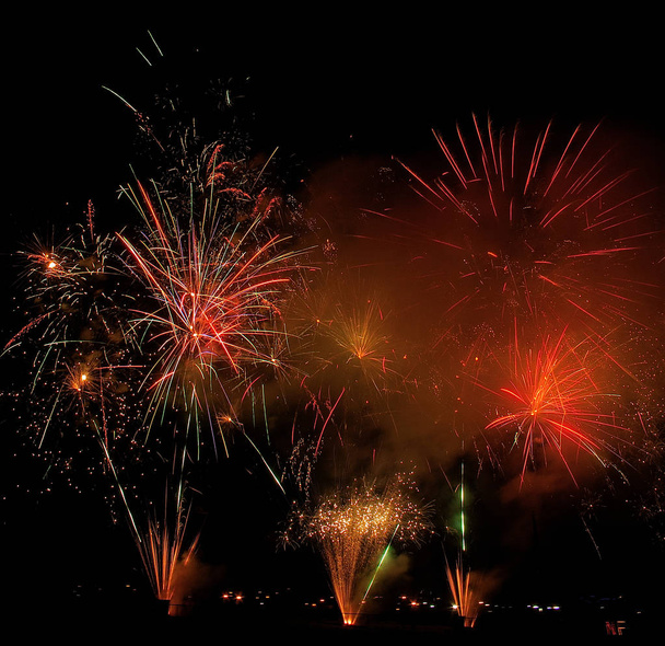 Obrovský displej ohňostroje na výstavištích Sioux Falls během Konventu - Fotografie, Obrázek