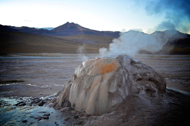 Hotsprings wulkanicznych i gejzery w 'El Tatio gejzery', na pustyni Atacama, Calama, Chile - Zdjęcie, obraz