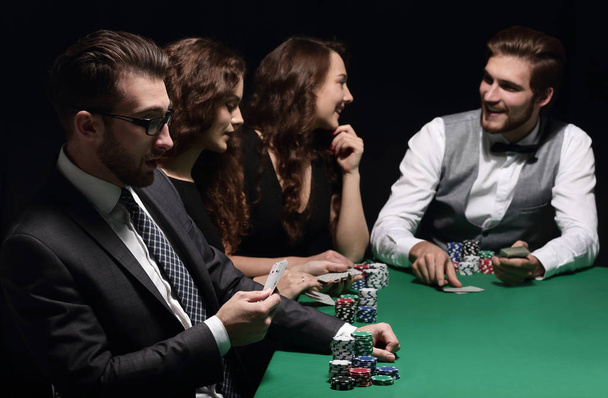 nowoczesny biznesmen gra w pokera - Zdjęcie, obraz