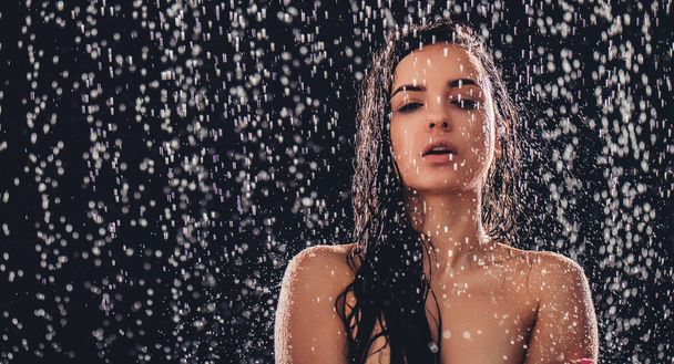 Woman in shower - Fotografie, Obrázek