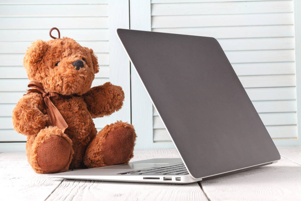 Kids learning, teddy bear with laptop - Fotoğraf, Görsel