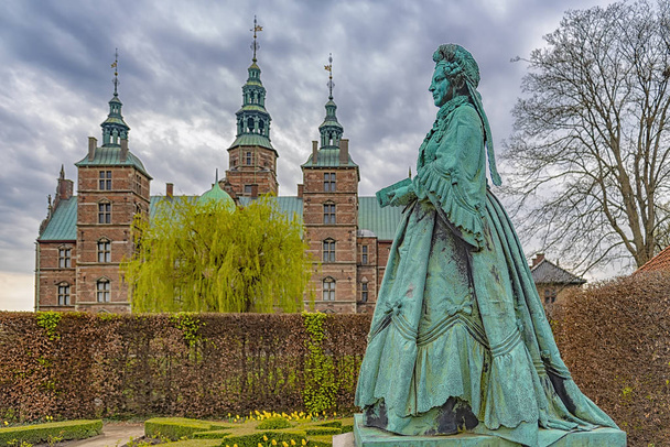 Posąg na zamku Rosenborg - Zdjęcie, obraz