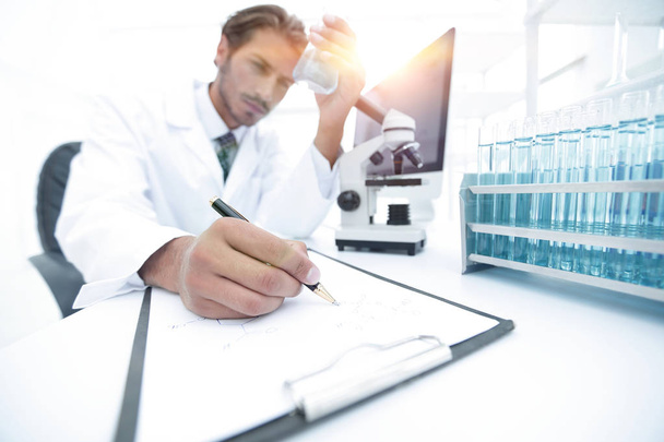 scientist analyzing an experiment in a laboratory - Foto, Imagem