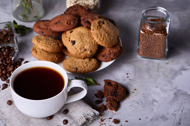 Breakfast background with mug of fresh coffee, homemade oatmeal cookies, grind coffee - Фото, зображення