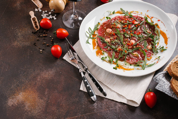 close-up view of delicious carpaccio on white plate - Fotografie, Obrázek