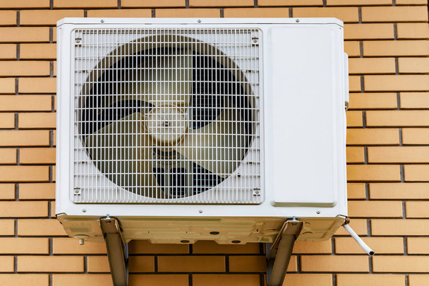 Buitenunit van airconditioner - Foto, afbeelding