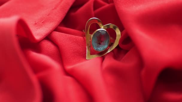 Diamond on heart shape ring on red satin - Footage, Video