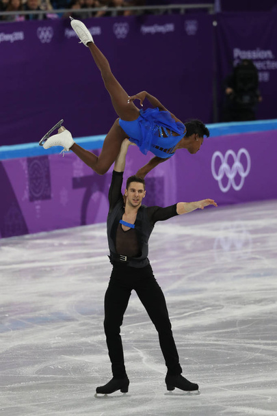 GANGNEUNG, SOUTH KOREA - FEBRUARY 9, 2018: Vanessa James and Morgan Cipres of France perform in the Team Event Pair Skating Short Program at the 2018 Winter Olympic Games - Φωτογραφία, εικόνα