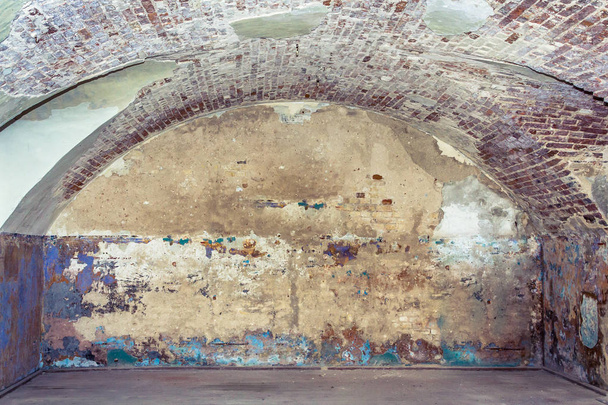Stare ceglane ściany i sufit w starej wieży - Zdjęcie, obraz