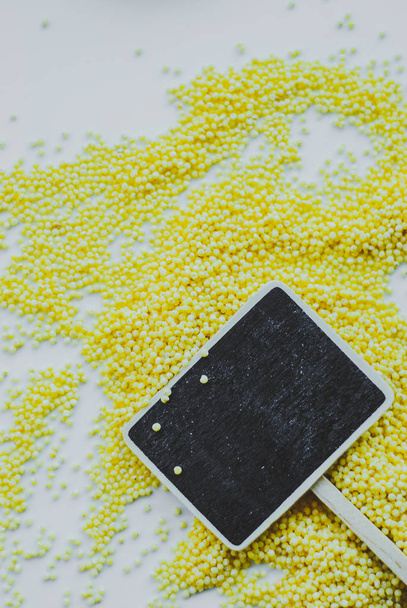 sementes de painço orgânico e chalkboard
 - Foto, Imagem