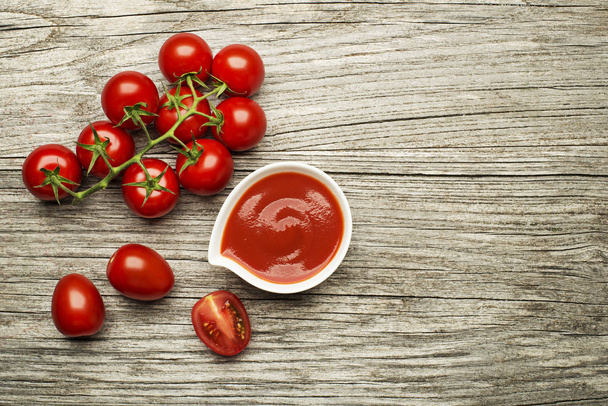 Tomato sauce with fresh tomatoes - Фото, изображение