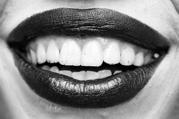 kadın seksi dudaklar - Fotoğraf, Görsel