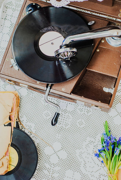 Gramophone with a vinyl record on knitted tablecloth - Foto, immagini